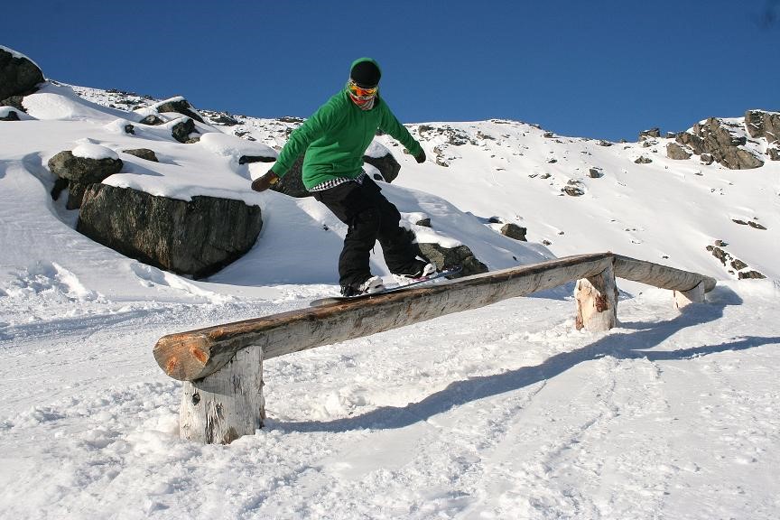 Rail-Snowboard-1